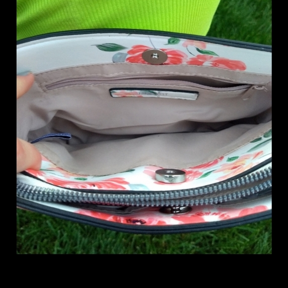 WALLET SOLD Nine West Floral Crossbody + Wallet - Picture 8 of 13